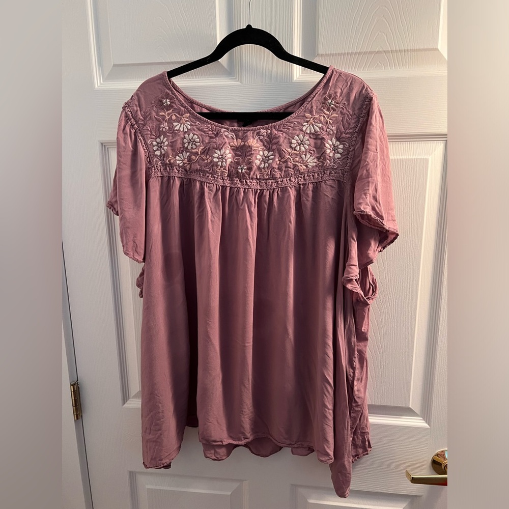 Embroidered top💜